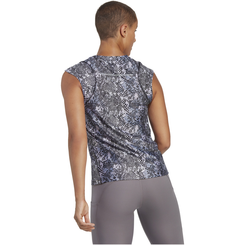 HR5713_5_APPAREL_On Model_Back View_white