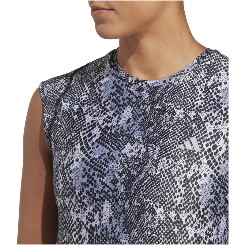 HR5713_7_APPAREL_On Model_Detail View 1_white